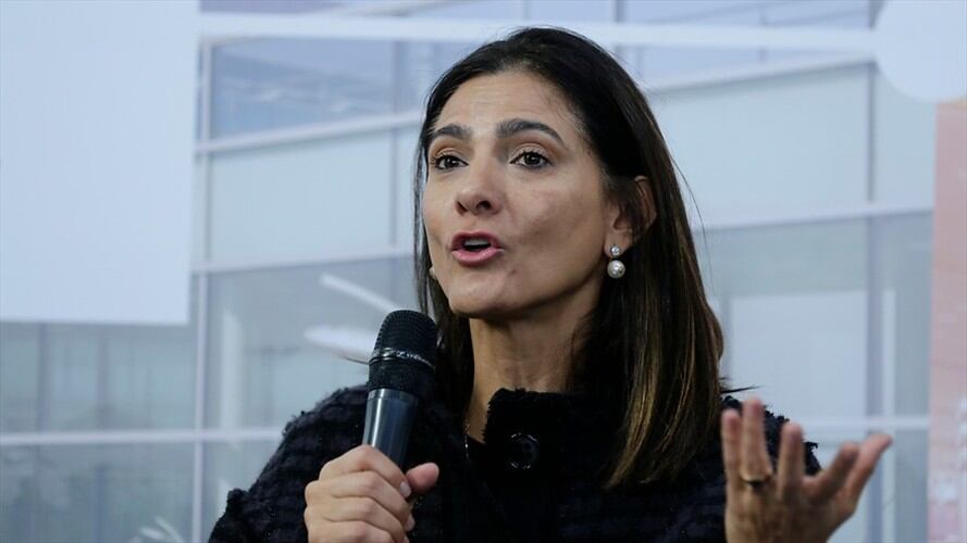 La ministra Ángela María Orozco anunció que luego de dos años se reactivarán las obras en el importante proyecto que une a Villavicencio con Yopal. Foto: Colprensa