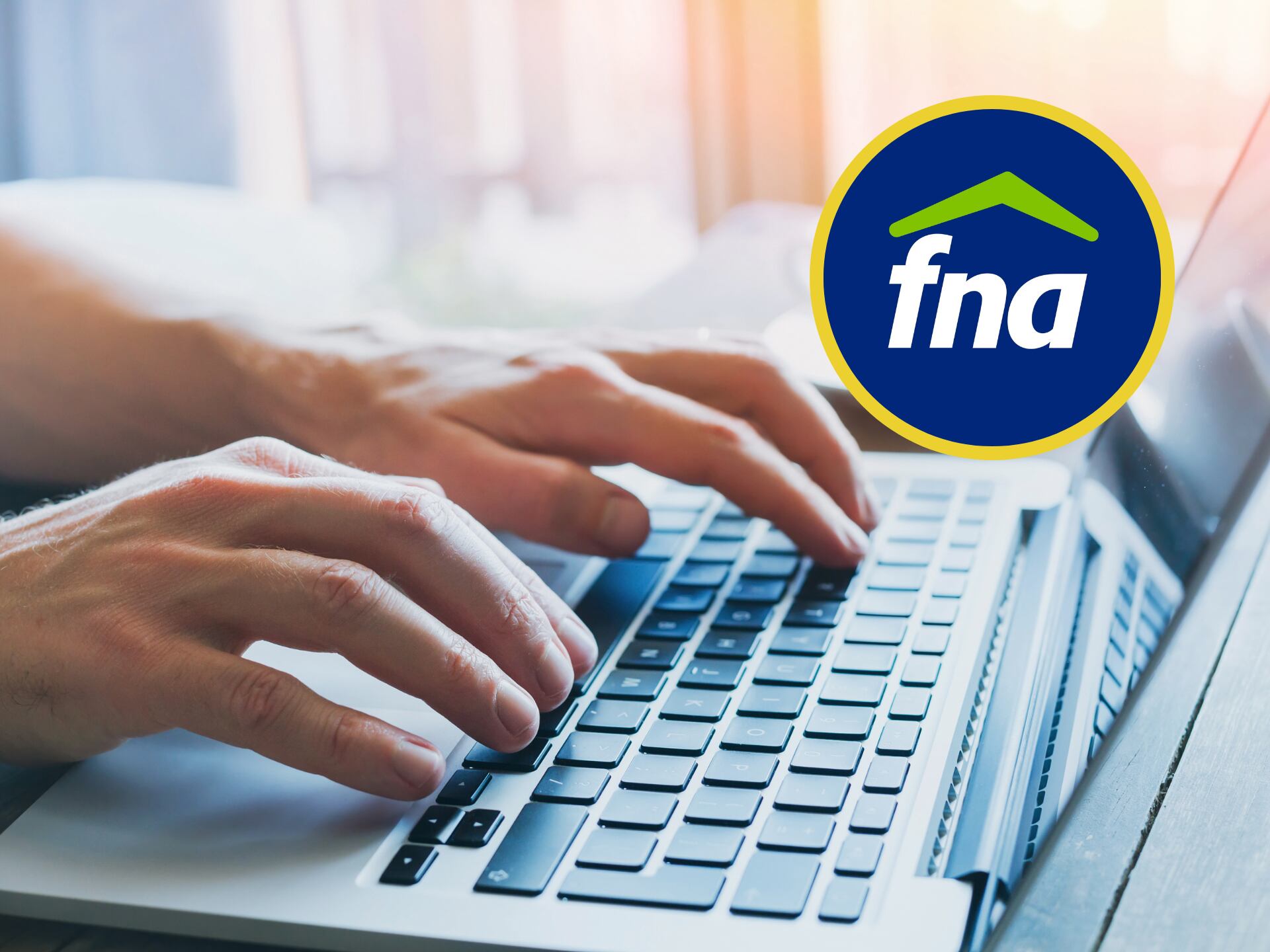 En la imagen se ven las manos de un hombre sobre un computador portátil. En el círculo, el logo del Fondo Nacional del Ahorro (Fotos vía GettyImages y redes sociales)