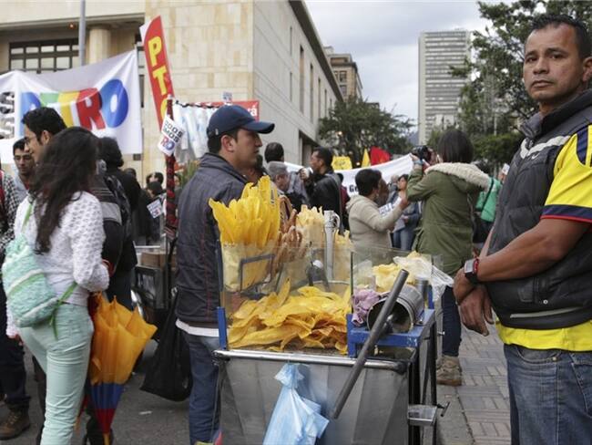 La persecución a vendedores ambulantes en los últimos días se ha incrementado: Félix Palacios, líder de vendedores ambulantes en Bogotá. Foto: Colprensa
