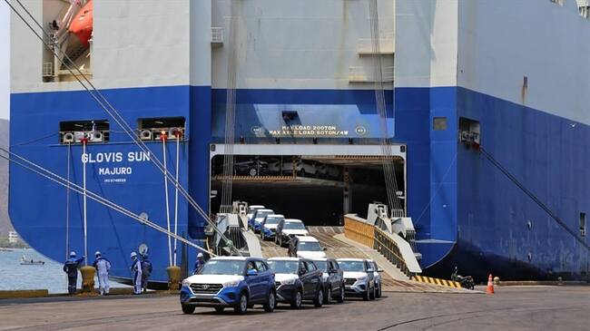 Nueva operación hjstórica de cargue y descargue de vehículos en el Puerto de Santa Marta. Foto: Puerto de Santa Marta