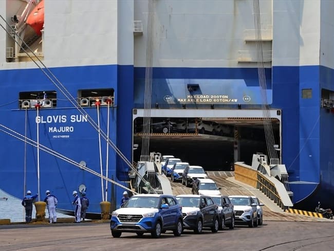 Nueva operación hjstórica de cargue y descargue de vehículos en el Puerto de Santa Marta. Foto: Puerto de Santa Marta
