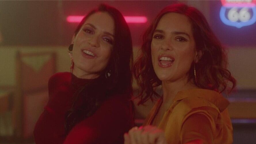 Paula Arenas estrena su nuevo sencillo “Tiempo al viento”, junto a Diana Fuentes. Foto: Sony