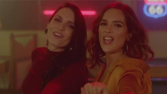 Paula Arenas estrena su nuevo sencillo “Tiempo al viento”, junto a Diana Fuentes. Foto: Sony