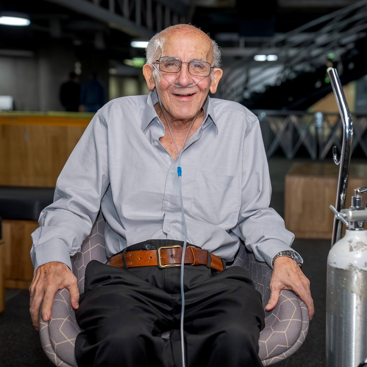 A los 71 años, Manuel Londoño cumplió el sueño de ser aprendiz en tecnología