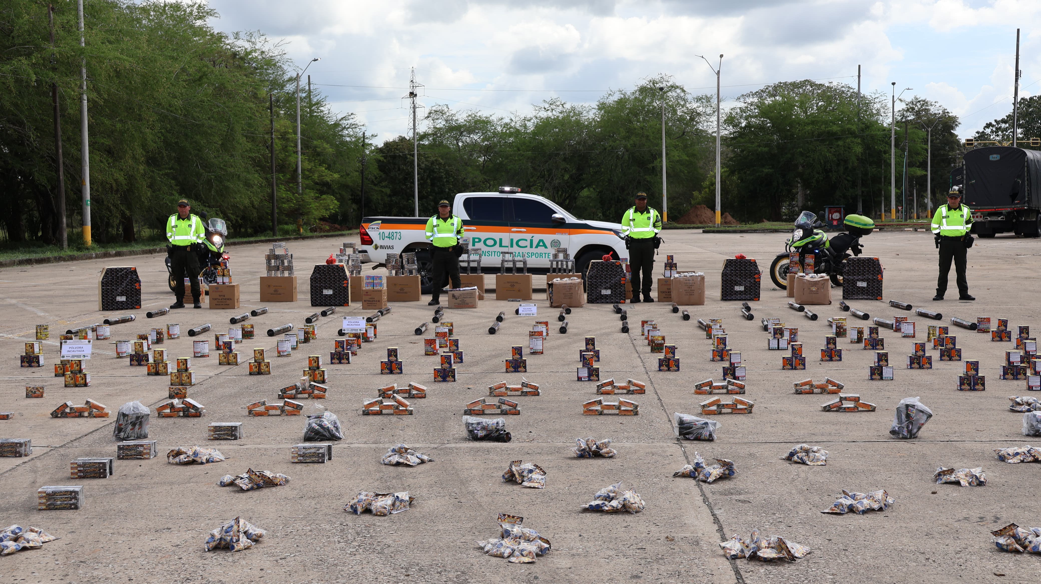 Policía de Tránsito incautó 800 kilos de pólvora en vía nacional de Córdoba. Foto: suministrada.