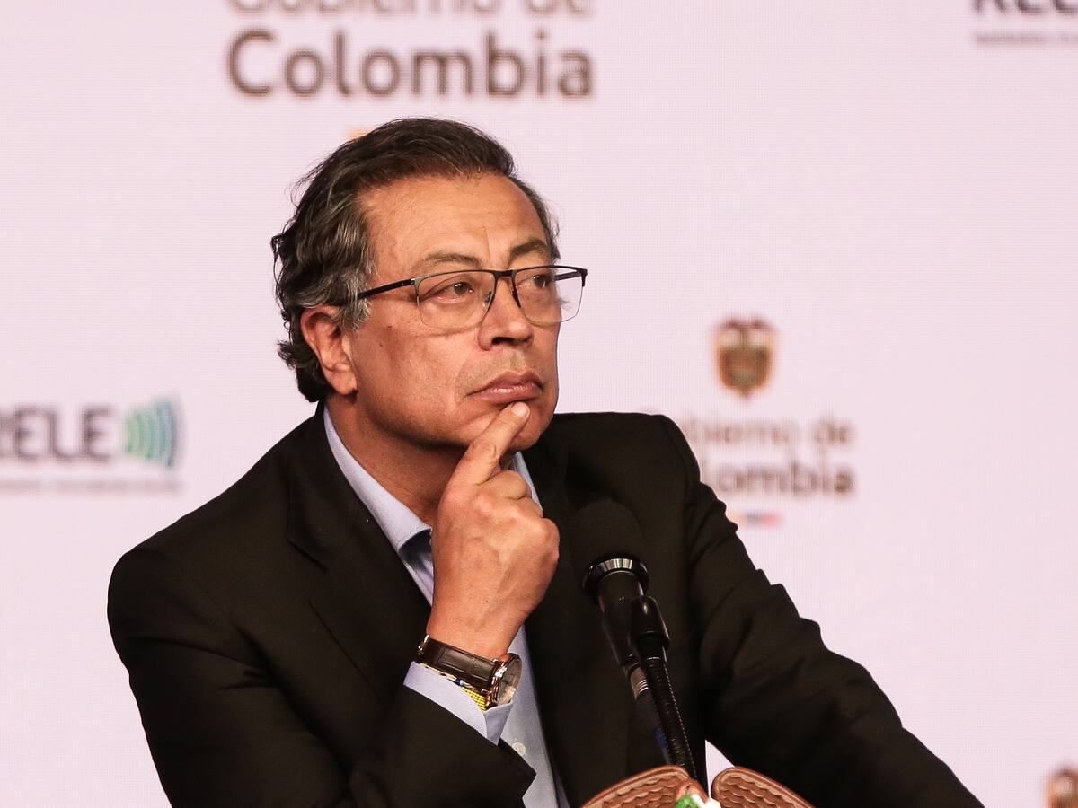 Petro aplazó su viaje a México: atenderá accidente de helicóptero de la Fuerza Aérea
