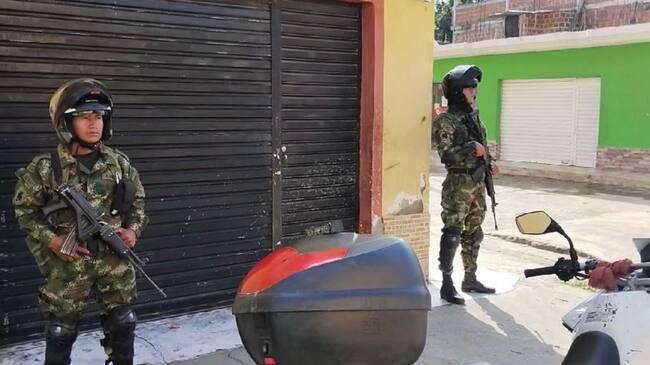 Dos hombres murieron en el lugar de los hechos, mientras que una tercera víctima falleció en una clínica de Cali, producto de las heridas causadas con los proyectiles. Foto: Cortesía.