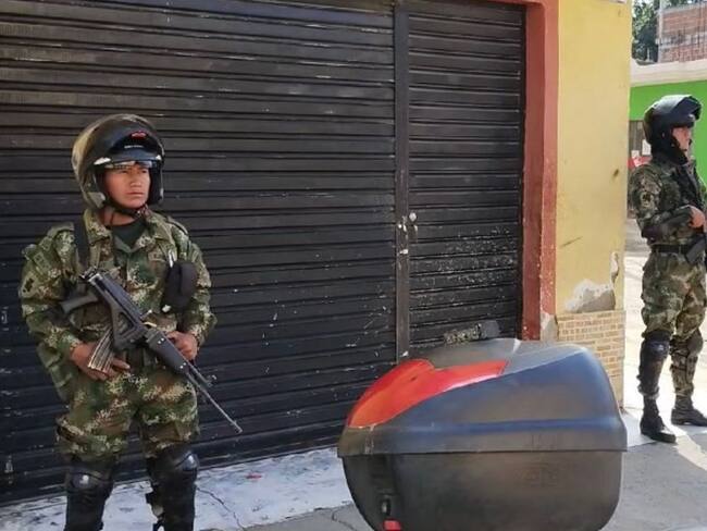 Dos hombres murieron en el lugar de los hechos, mientras que una tercera víctima falleció en una clínica de Cali, producto de las heridas causadas con los proyectiles. Foto: Cortesía.