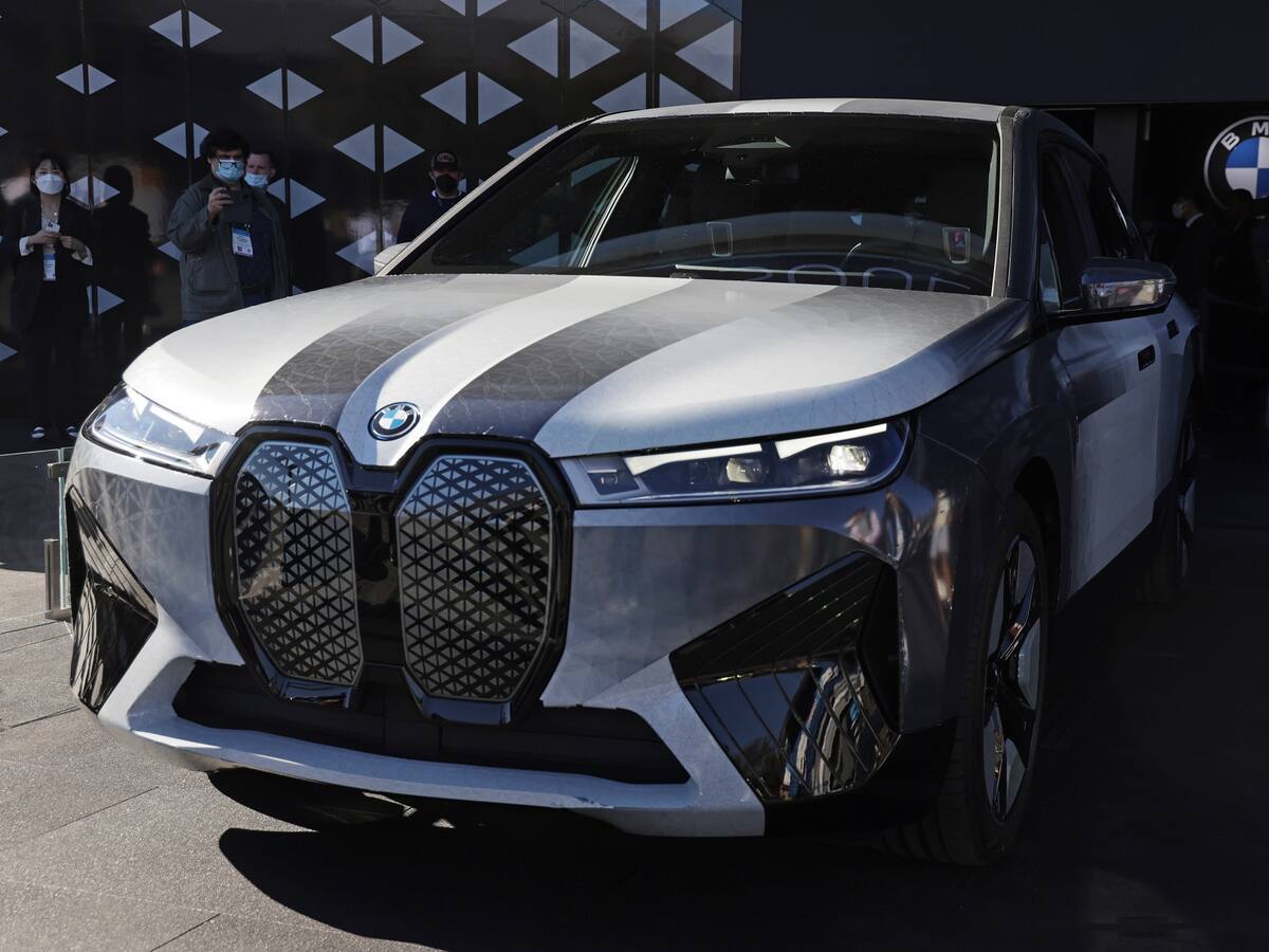 Video: BMW presentó su innovadora camioneta que cambia de color en el CES 2022