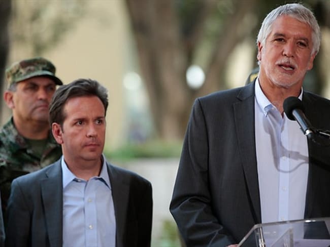 Daniel Mejía, exsecretario de Seguridad, y Enrique Peñalosa, alcalde de Bogotá. Foto: Colprensa