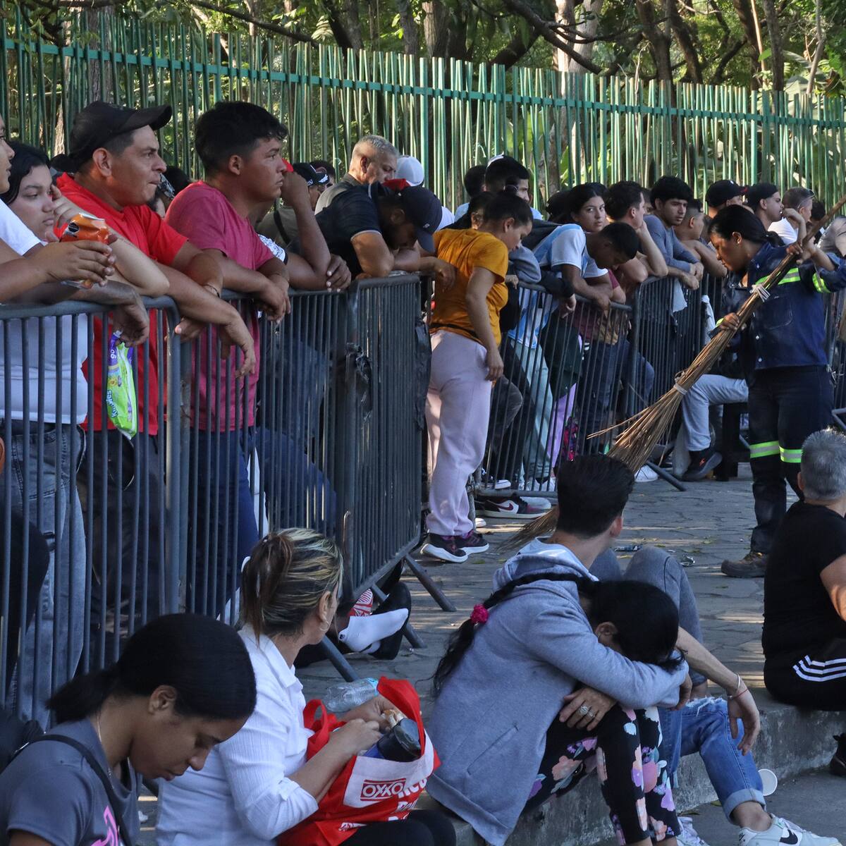 Estados Unidos capturó a “538 inmigrantes ilegales” y deportó a “cientos”, dice la Casa Blanca