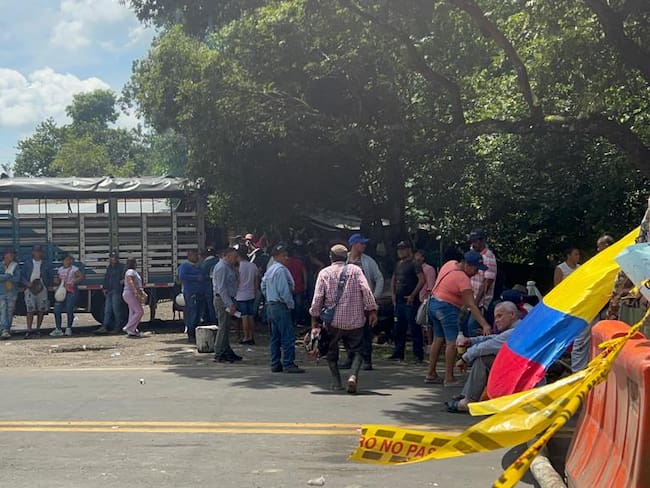 Vía Bucaramanga-Barrancabermeja: autoridades interceden para abrir corredor humanitario