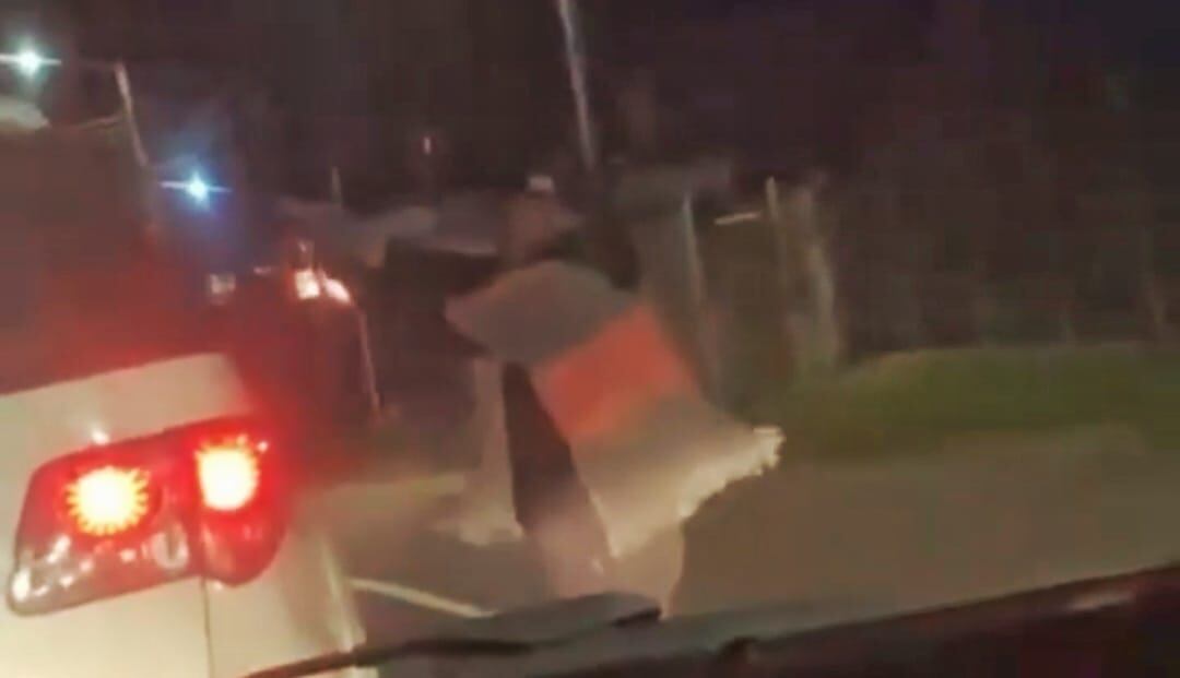 Los hechos se registraron en el sector conocido como El Crucero de Totoró, donde hombres armados intentaban hurtar un vehículo. Crédito: Red de Apoyo Cauca.