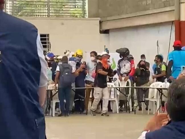 La situación se generó tras circular videos de supuestos ataques del Esmad a los manifestantes que, según el ministro del Interior, resultaron ser falsos. . Foto: Cortesía