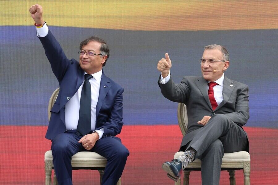 Roy Barreras y Gustavo Petro. Foto: Colprensa.