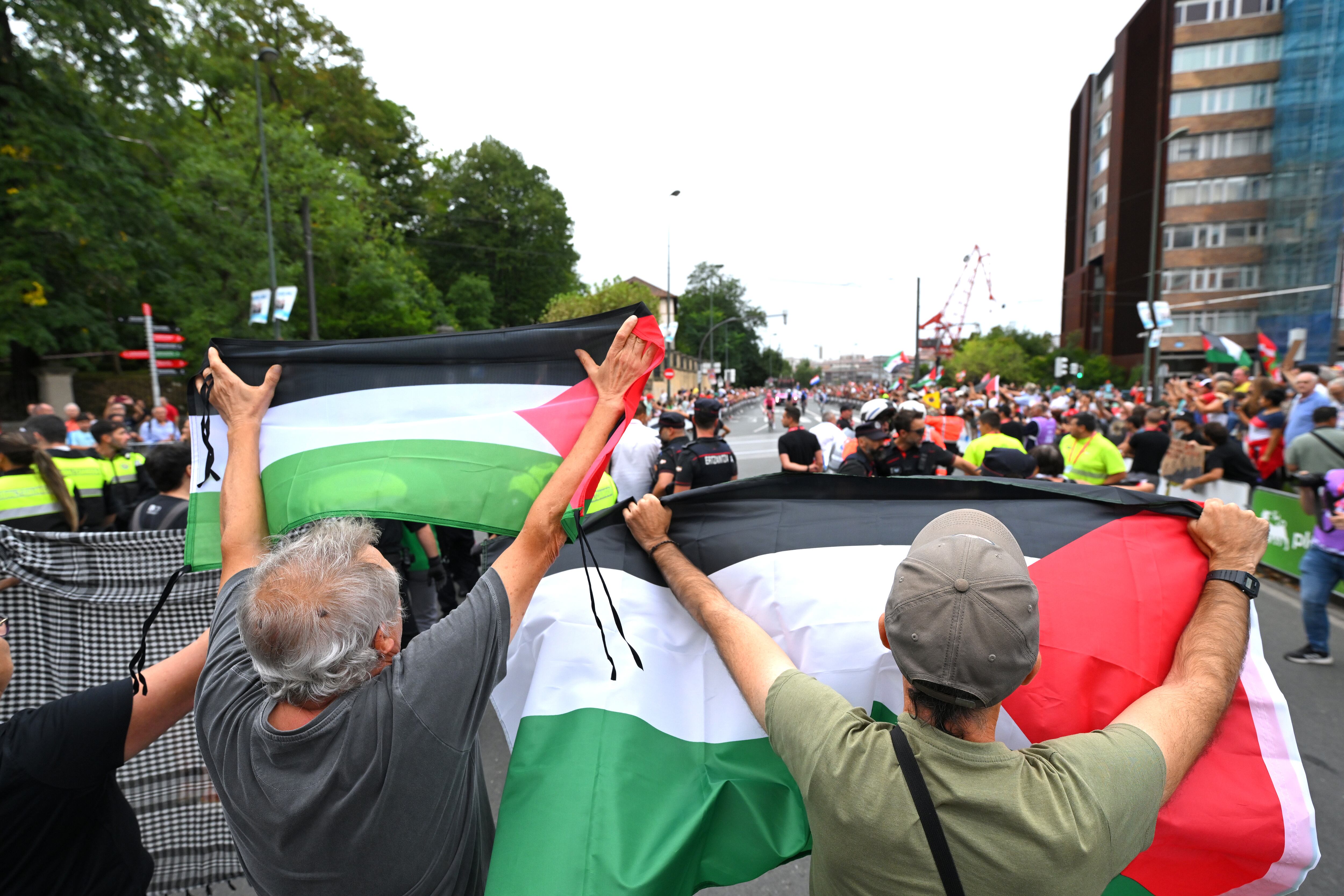 Protestas en la Vuelta a España. Foto: Tim de Waele/Getty Images