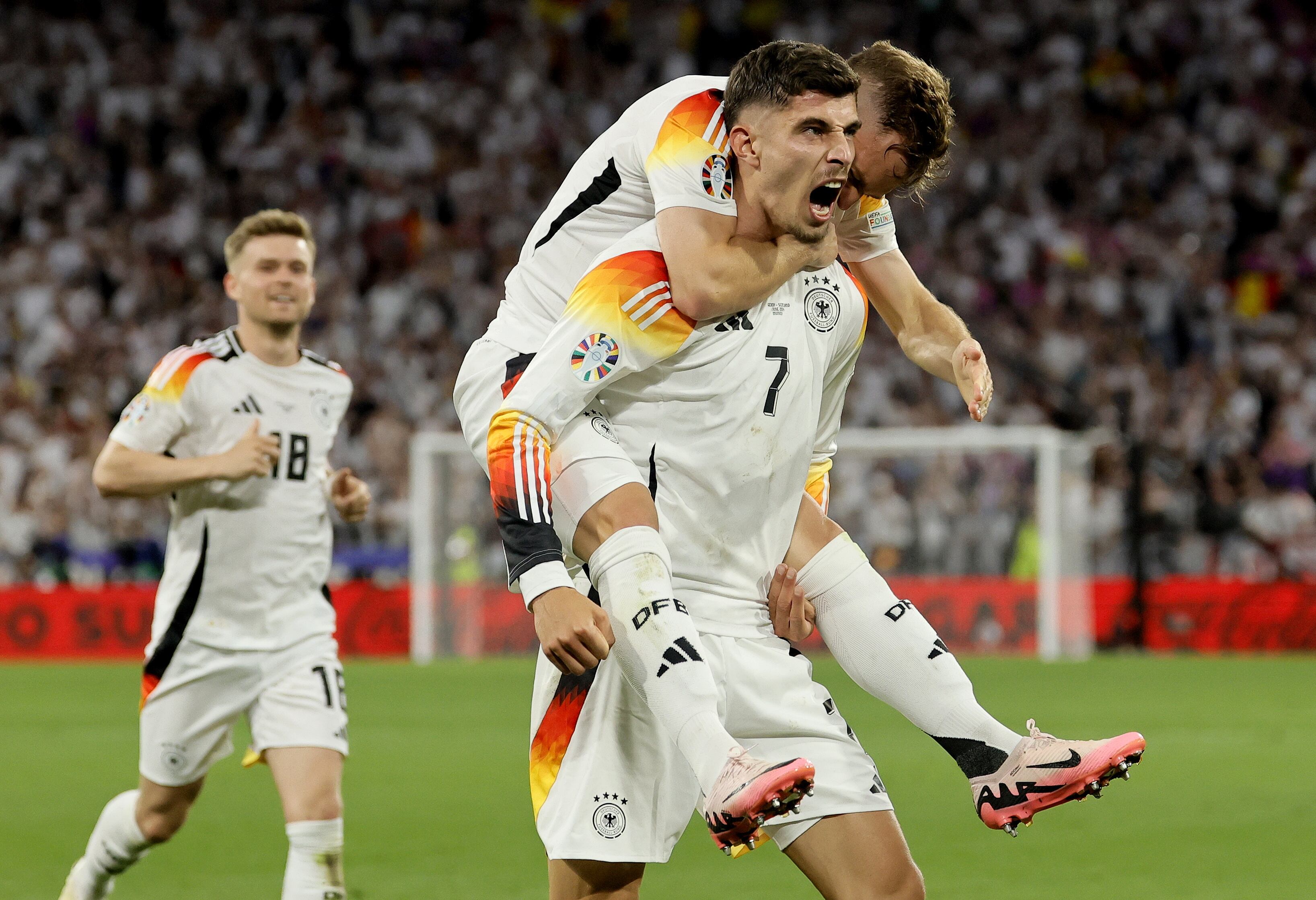 Munich (Germany), 14/06/2024.- Kai Havertz of Germany celebrates with his teammate Joshua Kimmich after scoring the 3-0 goal during the UEFA EURO 2024 group A match between Germany and Scotland in Munich, Germany, 14 June 2024. (Alemania) EFE/EPA/RONALD WITTEK