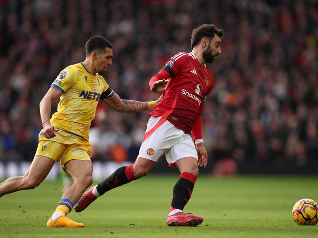 Daniel Munoz y Bruno Fernandes. Foto: EFE/EPA/ADAM VAUGHAN