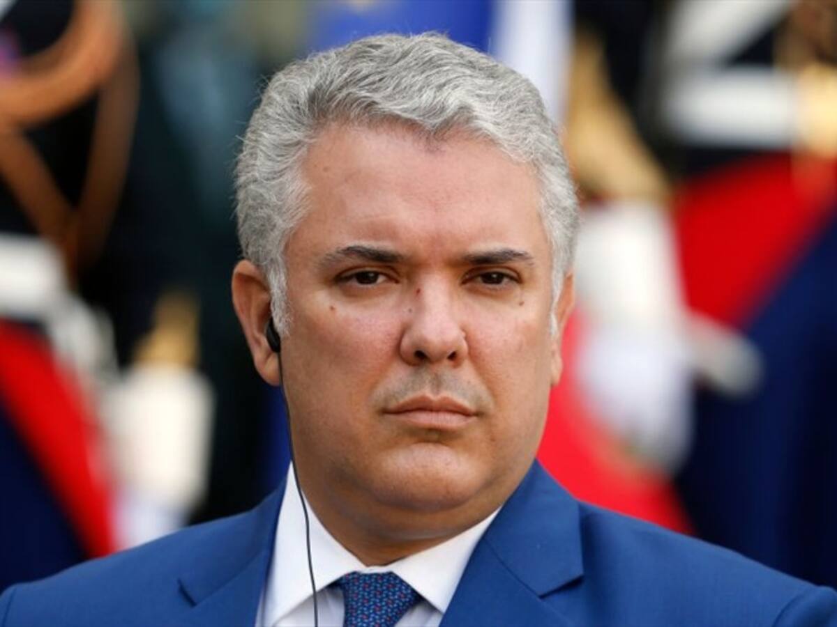 Llueven críticas al presidente Duque por condecoraciones a funcionarios públicos