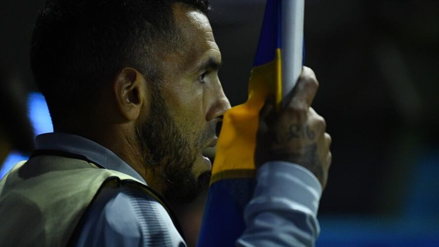Cuando el bus logró resguardase a la entrada del estadio, el chofer sufrió un desmayo y varios futbolistas quedaron gravemente afectados. Foto: Getty Images