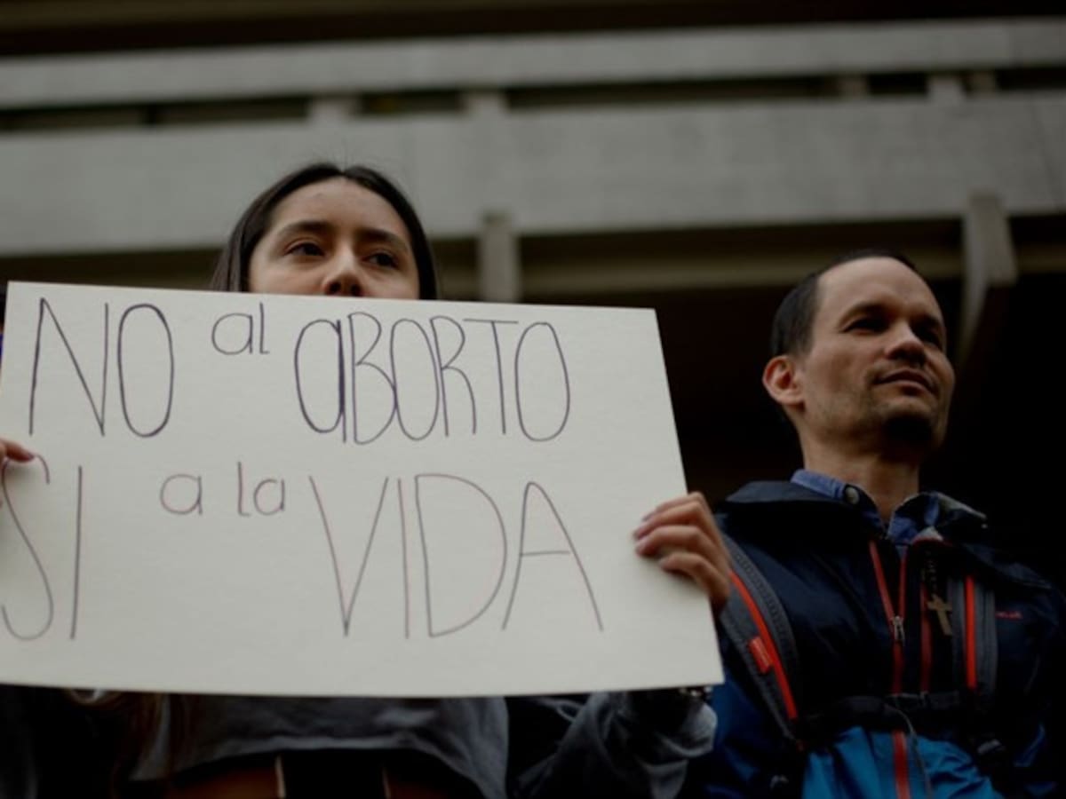 "Neocomunistas" y "retrógradas": se agudiza debate sobre creación de Comisión Provida