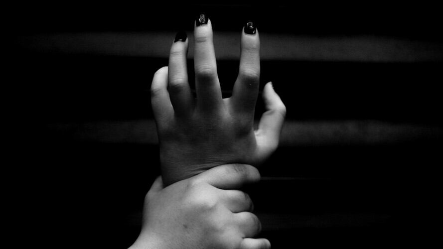 Hace poco se conoció la información de una mujer que hace una señal de auxilio mientras está en videollamada como una amiga.. Foto: Getty Images