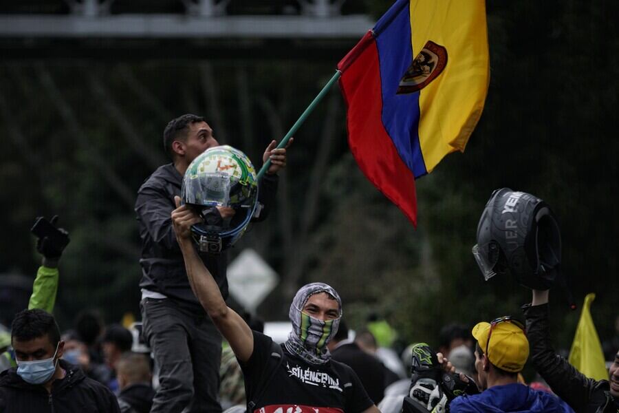 Avanzan las protestas de motociclistas en Bogotá