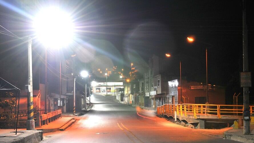 Corte Constitucional mantiene el recaudo del impuesto de alumbrado público. Foto: Colprensa