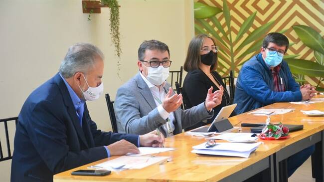 Alfonso dijo que un estadio nuevo puede costar alrededor de $49.000 millones y un coliseo $12.000 millones.. Foto: Alcaldía de Sogamoso