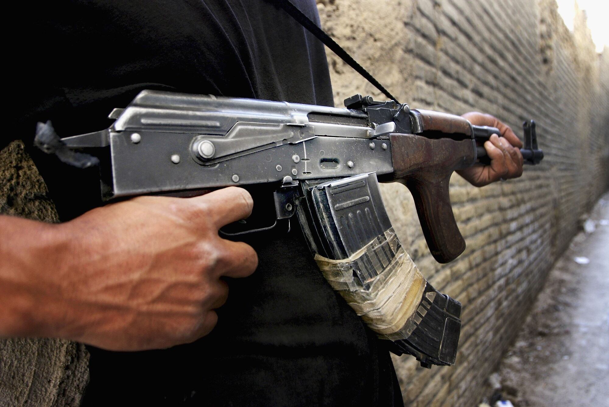 Imagen de referencia de hombre armado. Foto: Getty Images