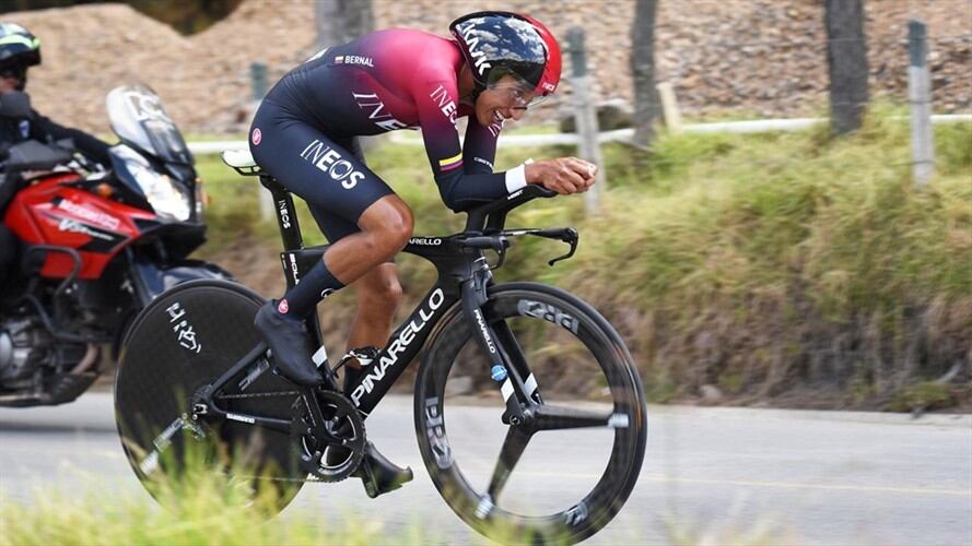 A pesar de la caída, Bernal dijo sentirse bien por estar en el podio de las pruebas de crono y ruta.. Foto: Indeportes Boyacá