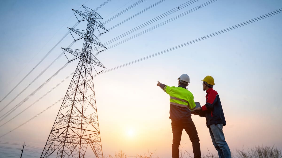 Contraloría dice que es inconveniente decreto del Gobierno para bajar tarifas de energía