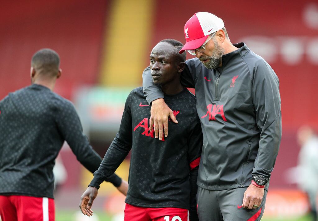 Jurgen Klopp y Sadio Mane. (Photo by Alex Dodd - CameraSport via Getty Images)