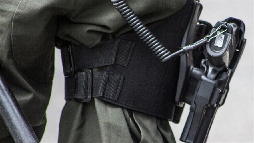 Imagen de referencia de uniformado de la Policía. Foto: Getty Images / Daniel Garzn Herazo / EyeEm