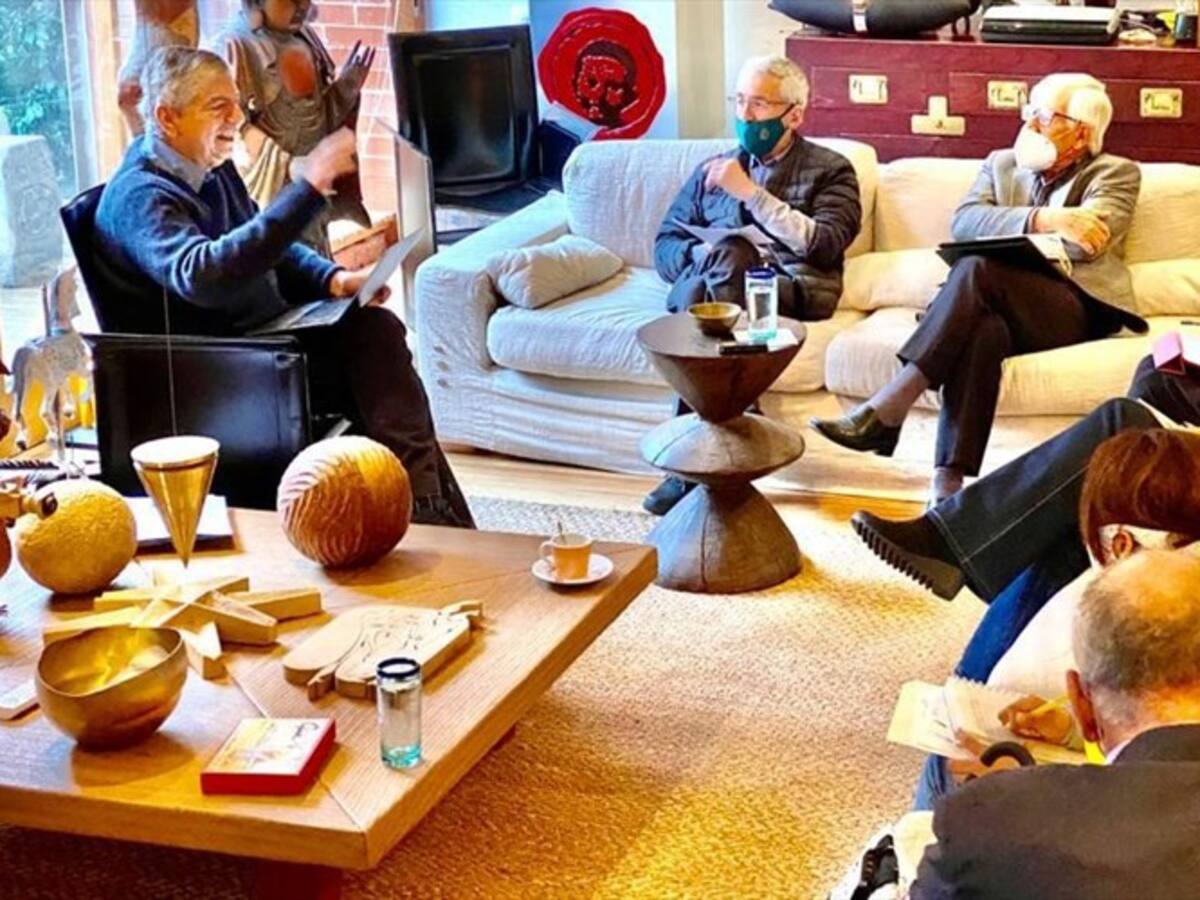 Expresidente Gaviria entregó contribución a la Comisión de la Verdad