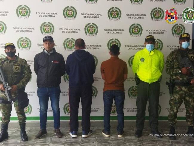 La Fiscalía General de la Nación presentó ante un juez de control de garantías a dos oficiales y a un suboficial en retiro de las fuerzas militares