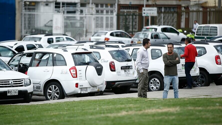 Se contempla la posibilidad de que los vehículos matriculados antes de la emergencia sanitaria tengan tres años de tiempo de uso, adicionales a los 20 reglamentarios. Foto: Colprensa / JUAN PÁEZ