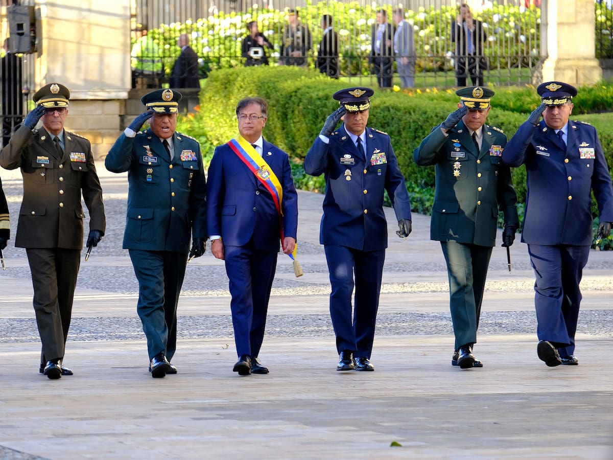 Video: así fue el reconocimiento de las Fuerzas Militares a Gustavo Petro
