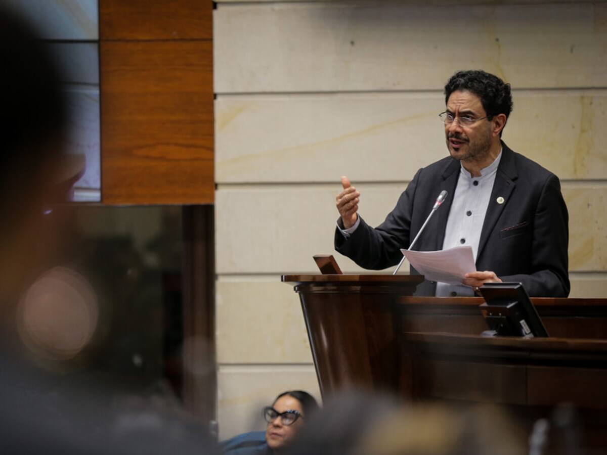 Es un asunto que no se ha tratado: Iván Cepeda sobre “financiamiento” al ELN