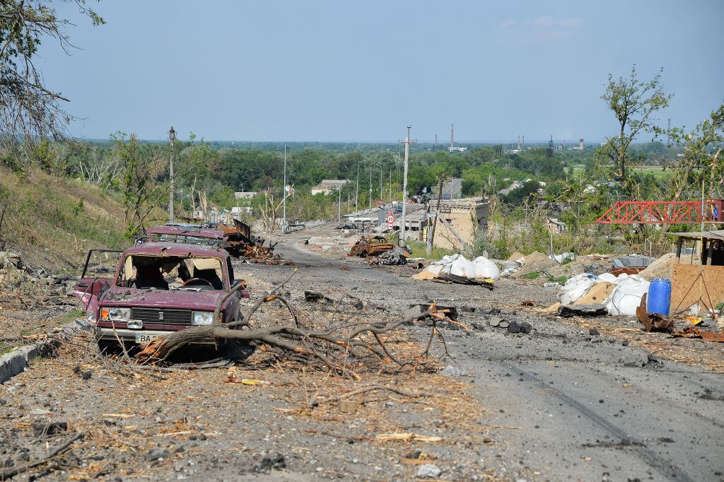 Calle en Lysychansk. (Photo by Madeleine Kelly/SOPA Images/LightRocket via Getty Images)