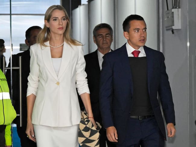 Daniel Noboa y Lavinia Valbonesi. Foto: by RODRIGO BUENDIA/AFP via Getty Images