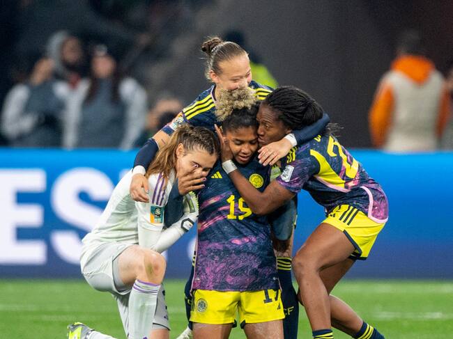Jugadoras de la Selección Colombia femenina celebran su clasificación a cuartos de final del Mundial femenino 2023. Foto: Will Murray/Getty Images.
