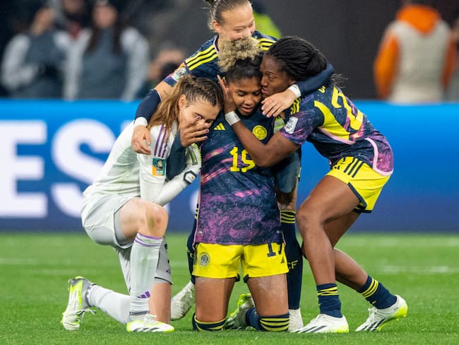 Jugadoras de la Selección Colombia femenina celebran su clasificación a cuartos de final del Mundial femenino 2023. Foto: Will Murray/Getty Images.