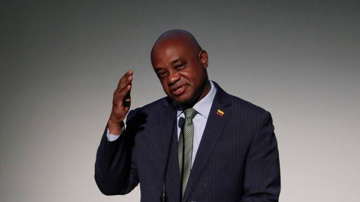 Excanciller Murillo defendió sistema de pasaportes que no se implementó: se perdieron meses valiosos