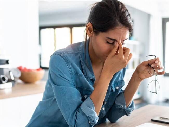 Imagen de referencia de estrés en el teletrabajo. Foto: Getty Images / nensuria