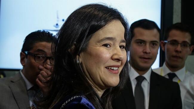 La jefe de la cartera, Sylvia Constaín, señaló que “la industria ha sido clara en el mensaje sobre la necesidad de conocer el valor de reserva. Foto: Colprensa