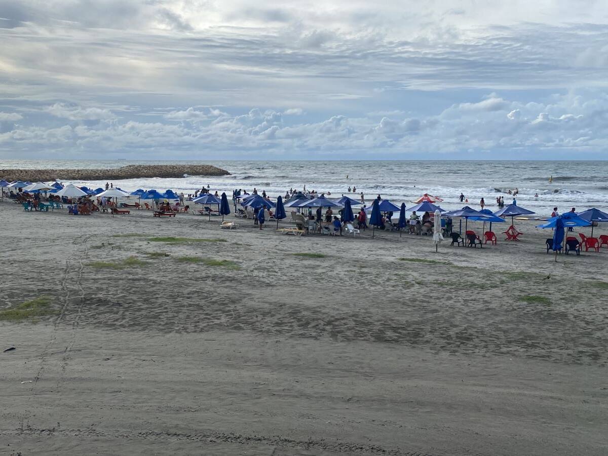 Turista bogotano se ahogó en playa de Cartagena: las autoridades buscan su cuerpo