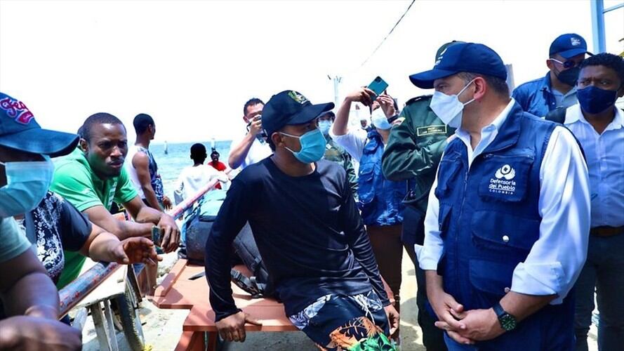 El encuentro se da luego de la visita del defensor del Pueblo, Carlos Camargo, a Necoclí (Antioquia) la semana anterior. Foto: Colprensa / DEFENSORÍA