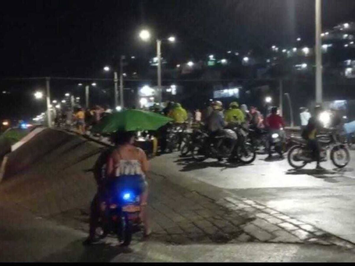Jóvenes se enfrentaron a piedras en el puente de Bastidas en Santa Marta