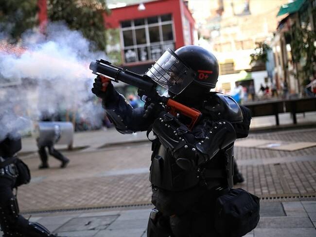Rafael Guarín agregó que la Fuerza Pública cuenta con entrenamiento, formación, capacidad y protocolos establecidos para proteger a la población. Foto: Getty Images / SERGIO ACERO